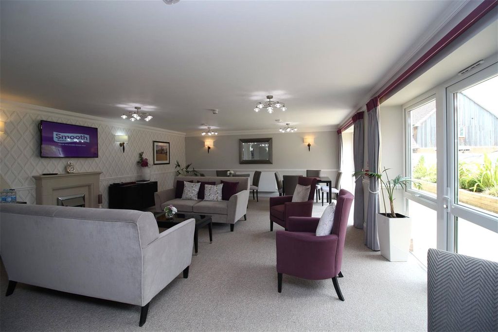 Additional image 2 of 2 bed flat for saleNorth Close, Lymington SO41