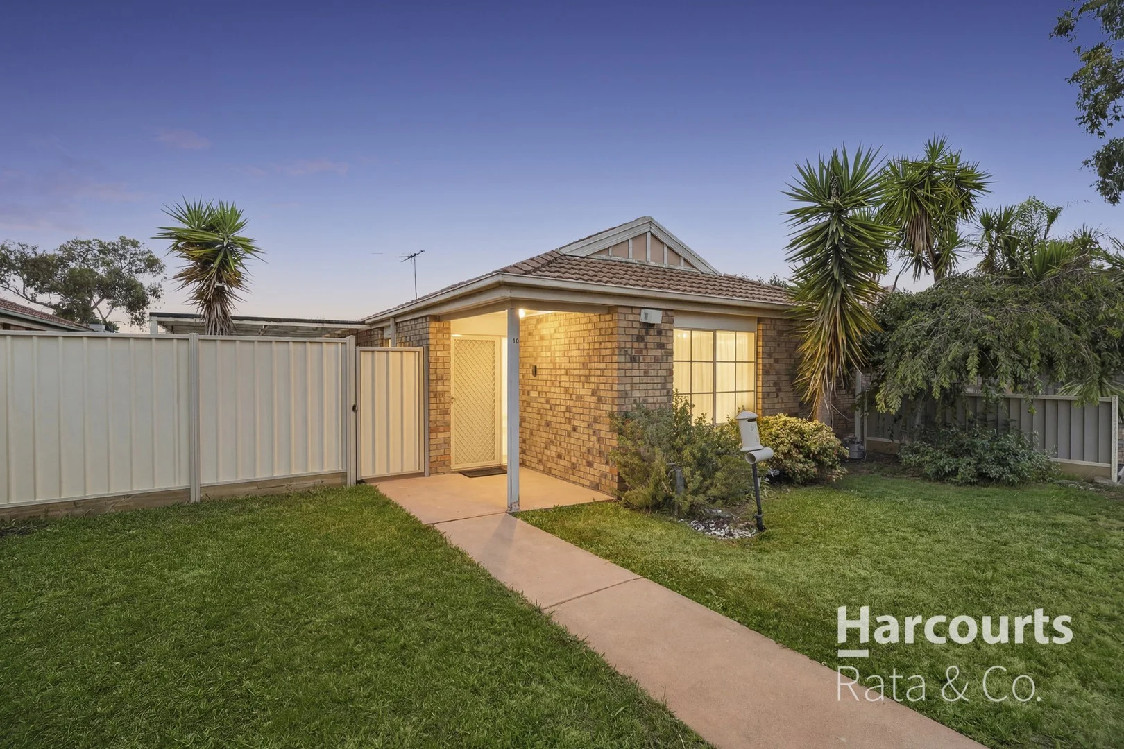 10 Marsden Walk, Roxburgh Park VIC 3064