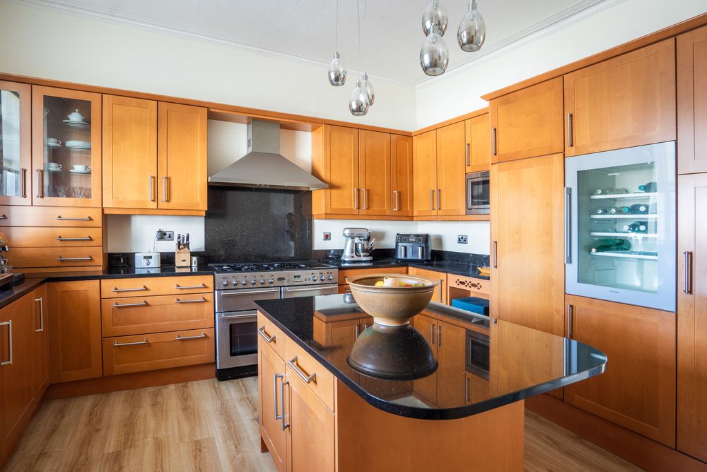 Additional image 2 of 3 bed flat for saleArundel Terrace, Brighton BN2