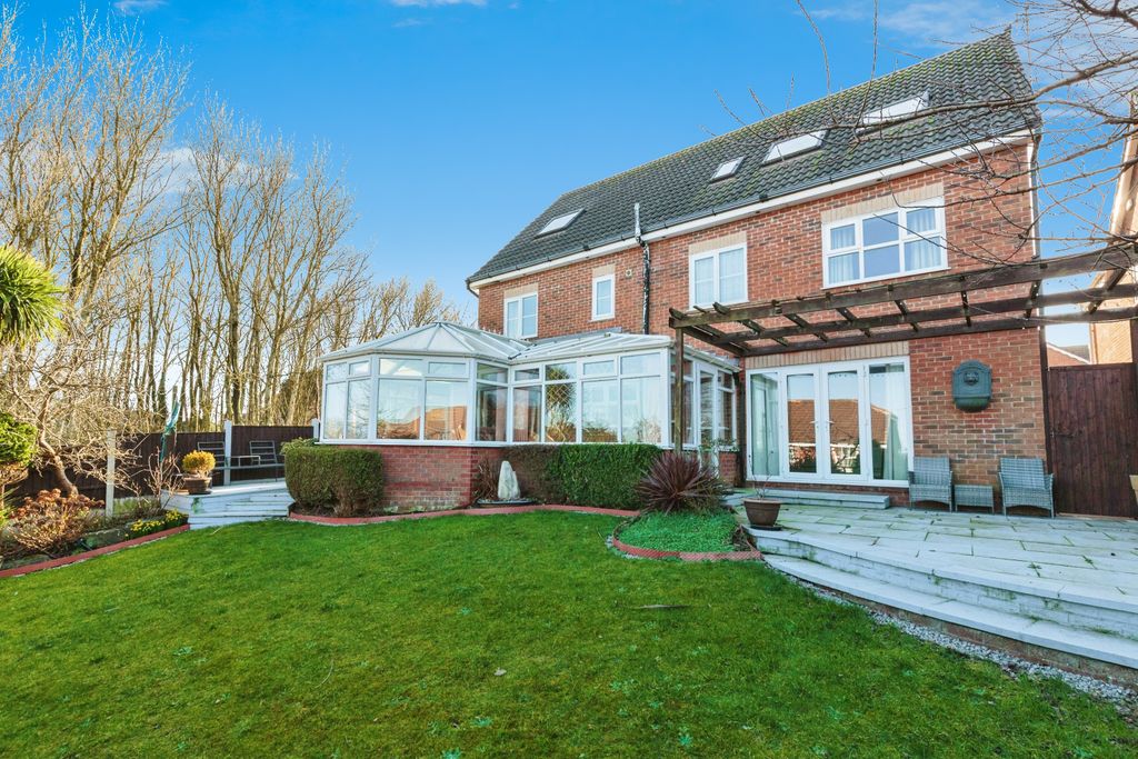Additional image 3 of 7 bed detached house for saleBracken Way, Blackpool FY2