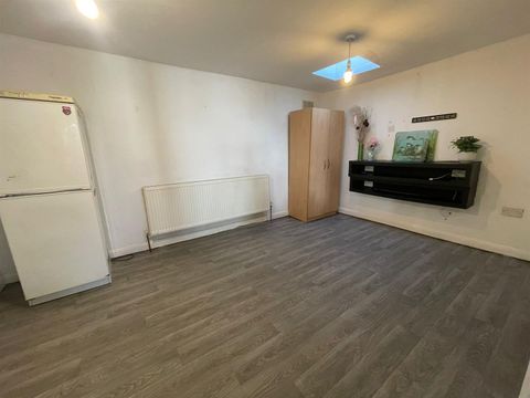 Great West Road, Hounslow TW5