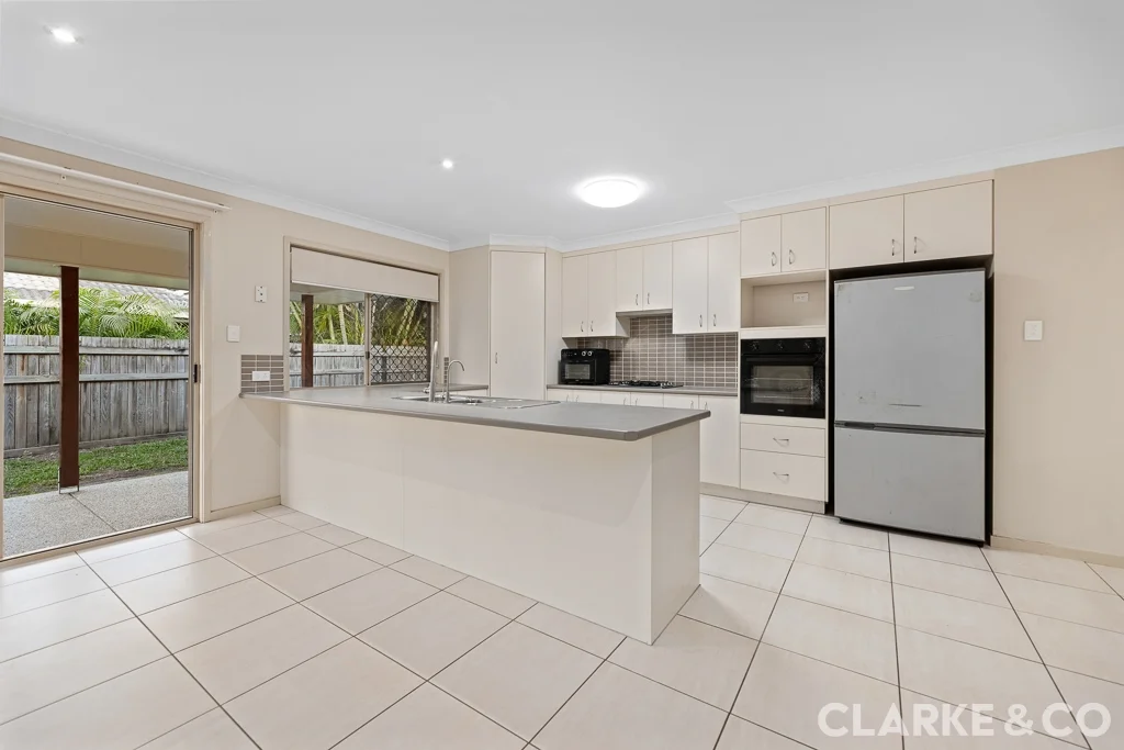 5 Crumpton Place, Beerwah QLD 4519 photo 5