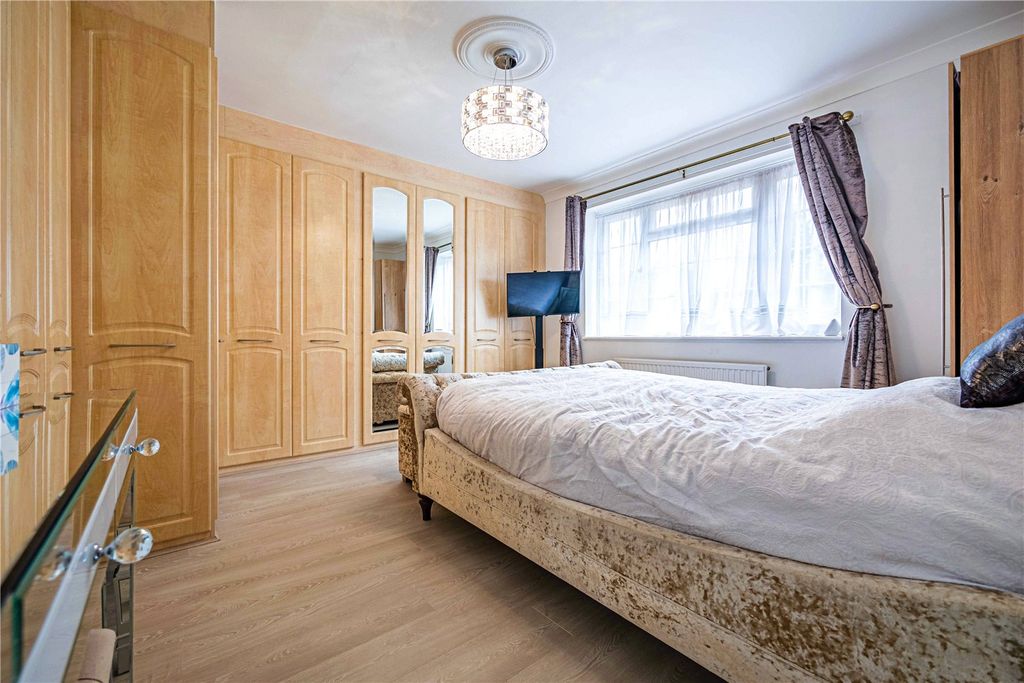 Additional image 13 of 4 bed semi-detached house for saleTheobald Street, Borehamwood, Hertfordshire WD6