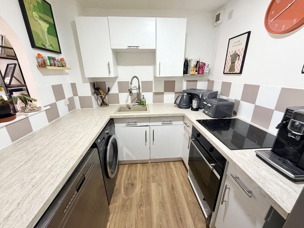 Additional image 6 of 2 bed flat for saleFoxdale Drive, Brierley Hill DY5