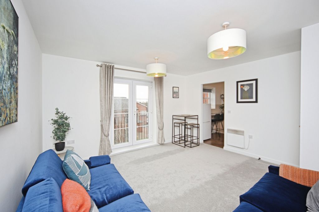 2 bed flat for saleDesign Close, Bromsgrove B60 photo 5