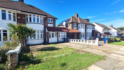 Knoll Drive, Southgate N14