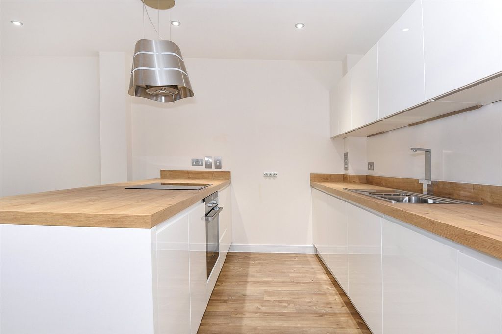 Additional image 5 of 1 bed flat for saleLymington, Hampshire SO41