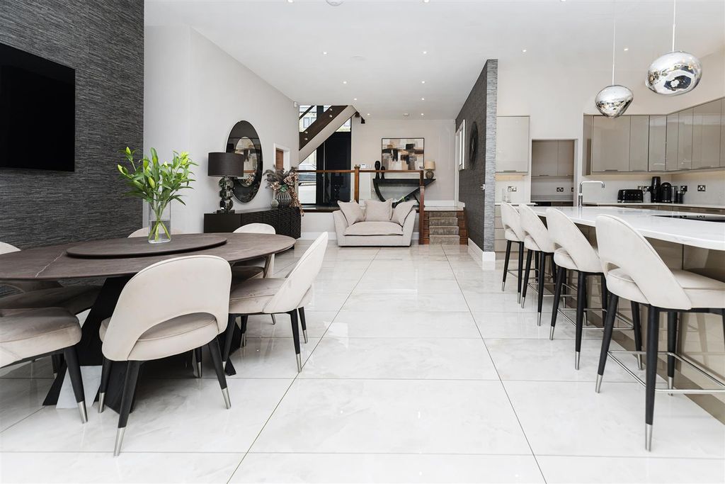 Additional image 8 of 5 bed detached house for saleThe Beeches, Birkenshaw, Bradford BD11