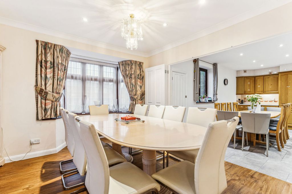 Additional image 6 of 7 bed detached house for saleBeech Drive, Borehamwood WD6