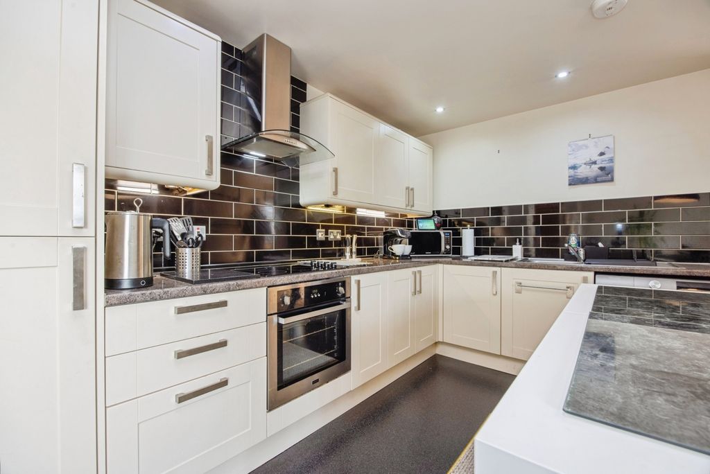 Additional image 2 of 1 bed flat for saleHigher Bore Street, Bodmin, Cornwall PL31