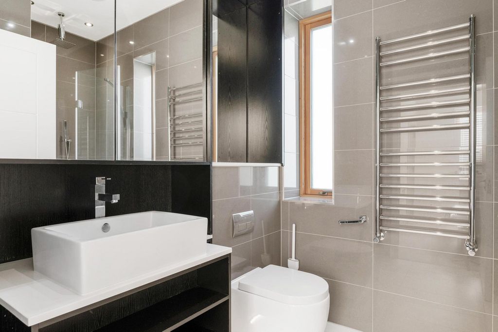 Additional image 10 of 4 bed semi-detached house for saleGibsons Place, Brentford TW8