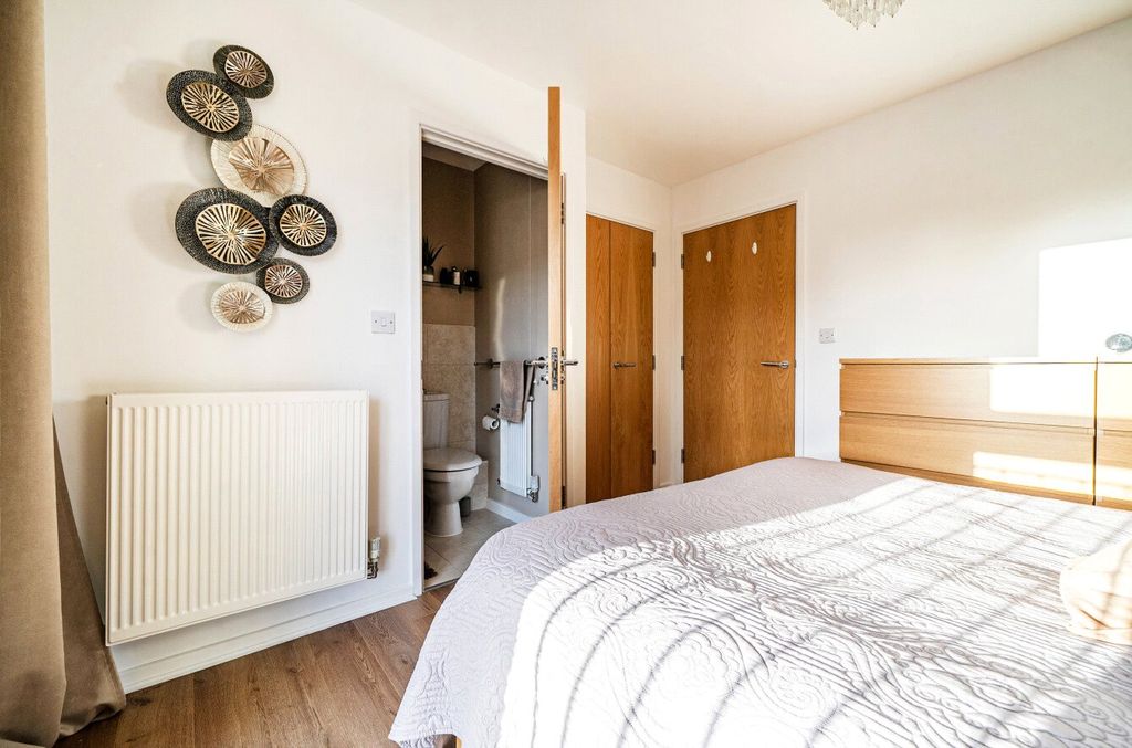 Additional image 5 of 2 bed flat for saleLondon Road, Binfield, Bracknell, Berkshire RG42