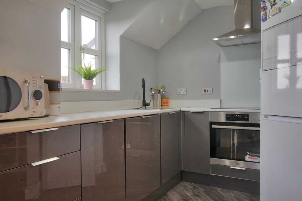 Additional image 3 of 2 bed flat for saleHill View Road, Malvern WR14