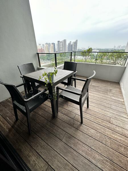 105 Prince Charles Crescent photo 2