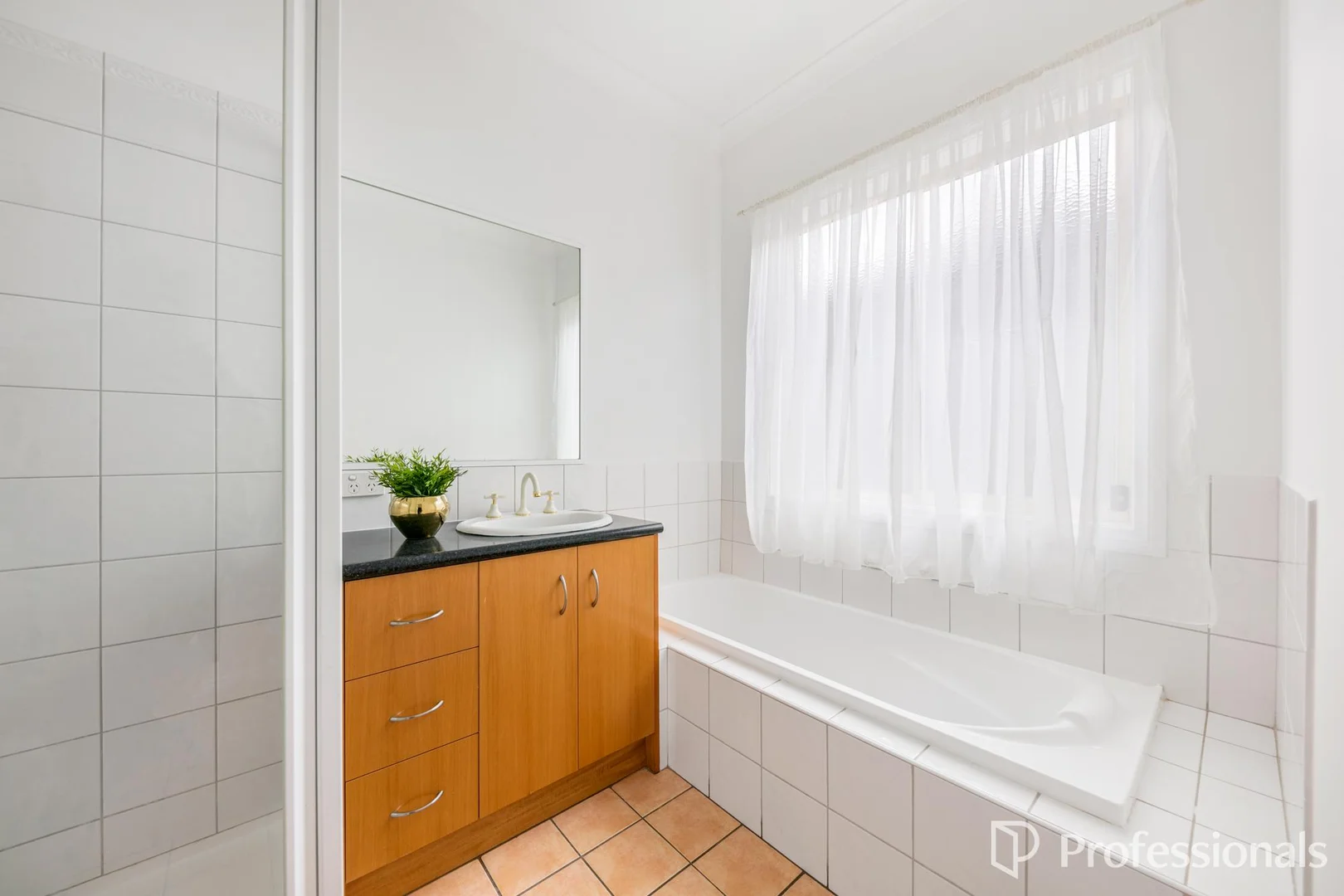 Additional image 8 of 13 Hinchinbrook Close, Caroline Springs VIC 3023