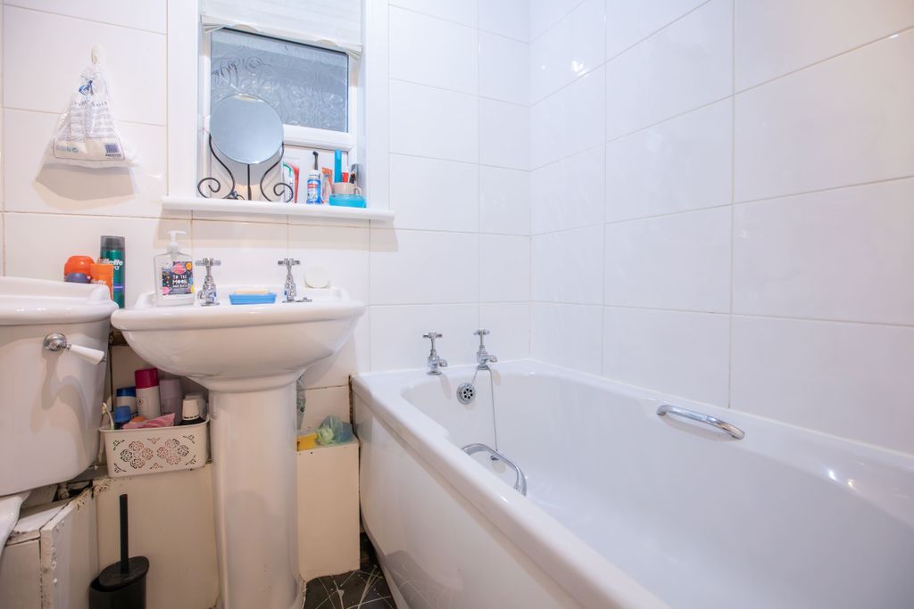 Additional image 9 of 3 bed flat for saleNewburgh, Erskine PA8