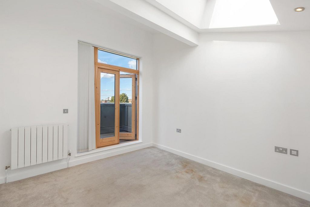 Additional image 11 of 4 bed semi-detached house for saleGibsons Place, Brentford TW8