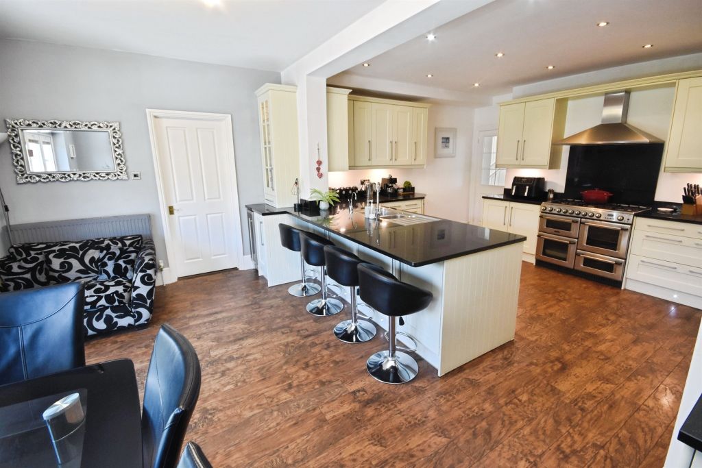 Additional image 11 of 6 bed detached house for saleSt. Peters Close, Braintree CM7