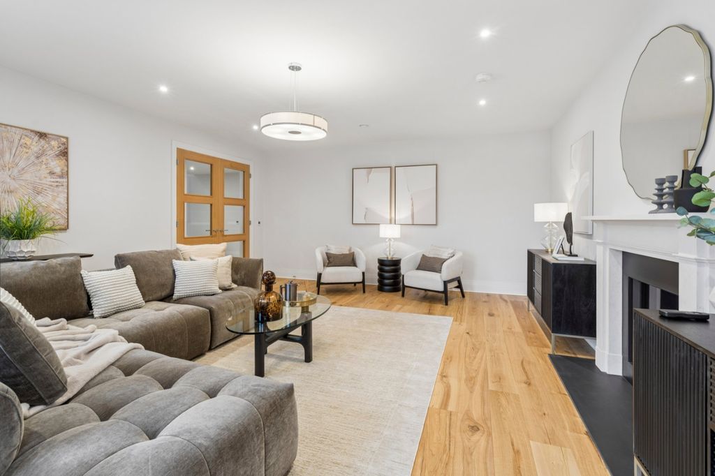 Additional image 5 of 5 bed country house for saleHedsor Road, Bourne End, Buckinghamshire SL8