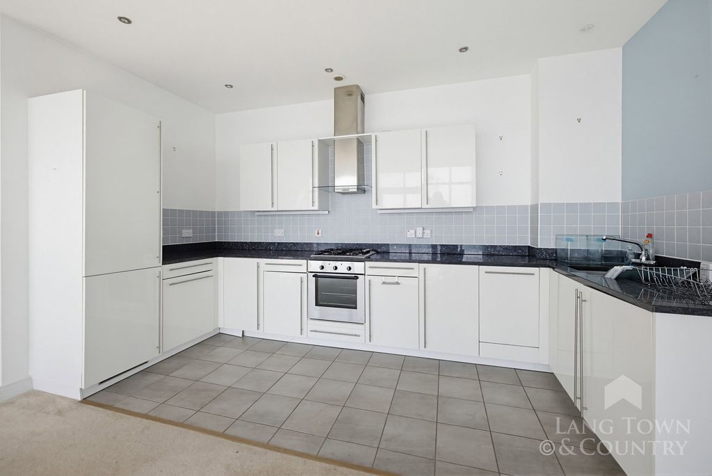 Additional image 6 of 2 bed penthouse for saleThe Azure, Cliff Road, The Hoe PL1