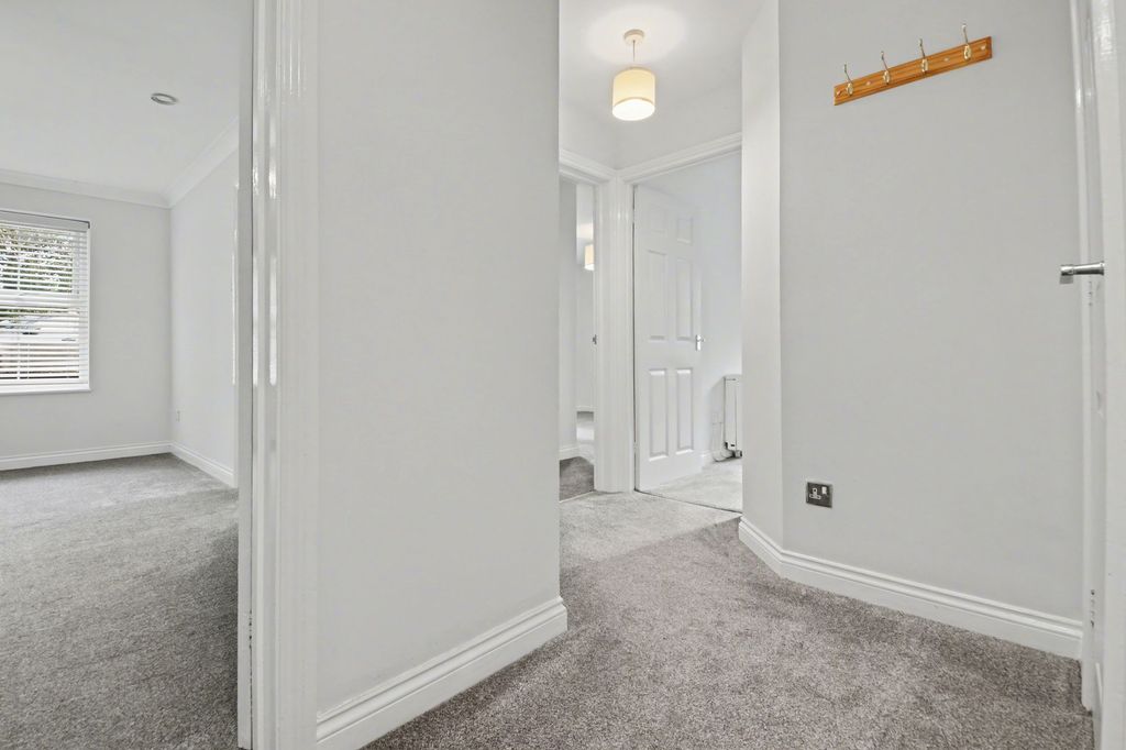 Additional image 7 of 2 bed flat for sale96 Midanbury Lane, Bitterne SO18