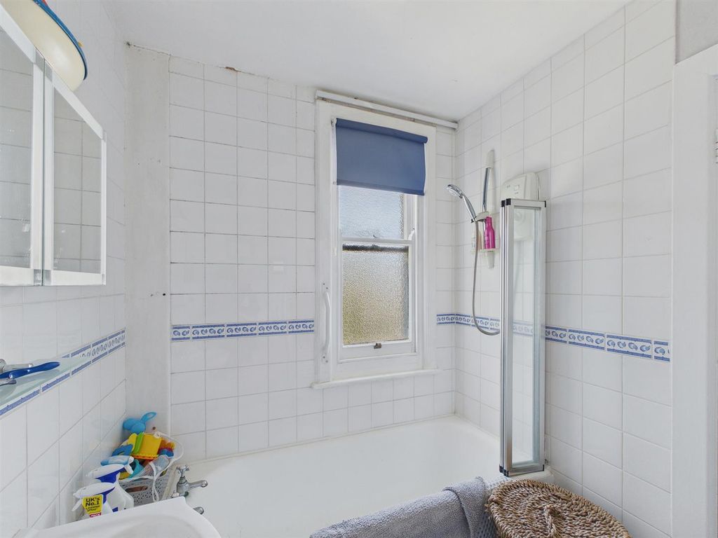 Additional image 17 of 3 bed flat for saleCowleigh Road, Malvern WR14