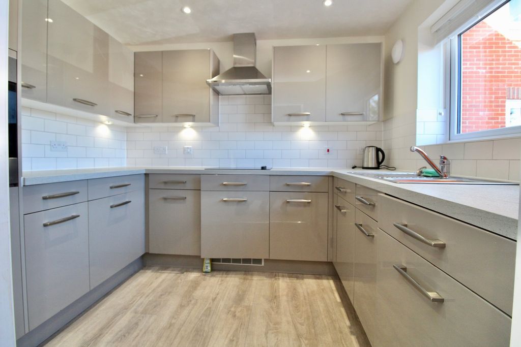 1 bed property for saleNorth Close, Lymington SO41