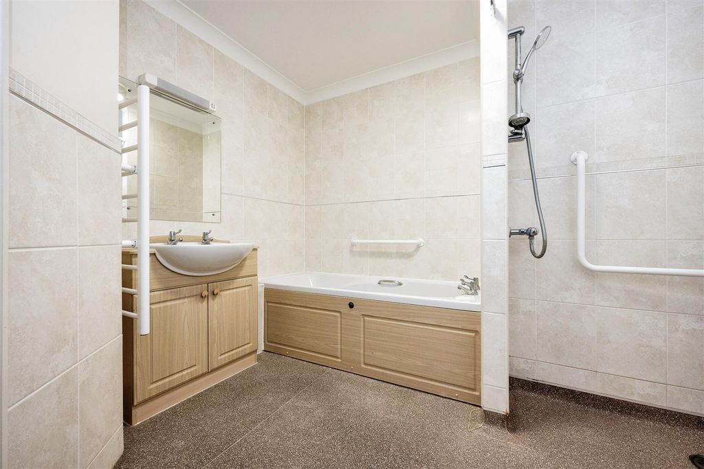 Additional image 11 of 1 bed flat for saleSt Rumbolds Court, Buckingham Road, Brackley NN13
