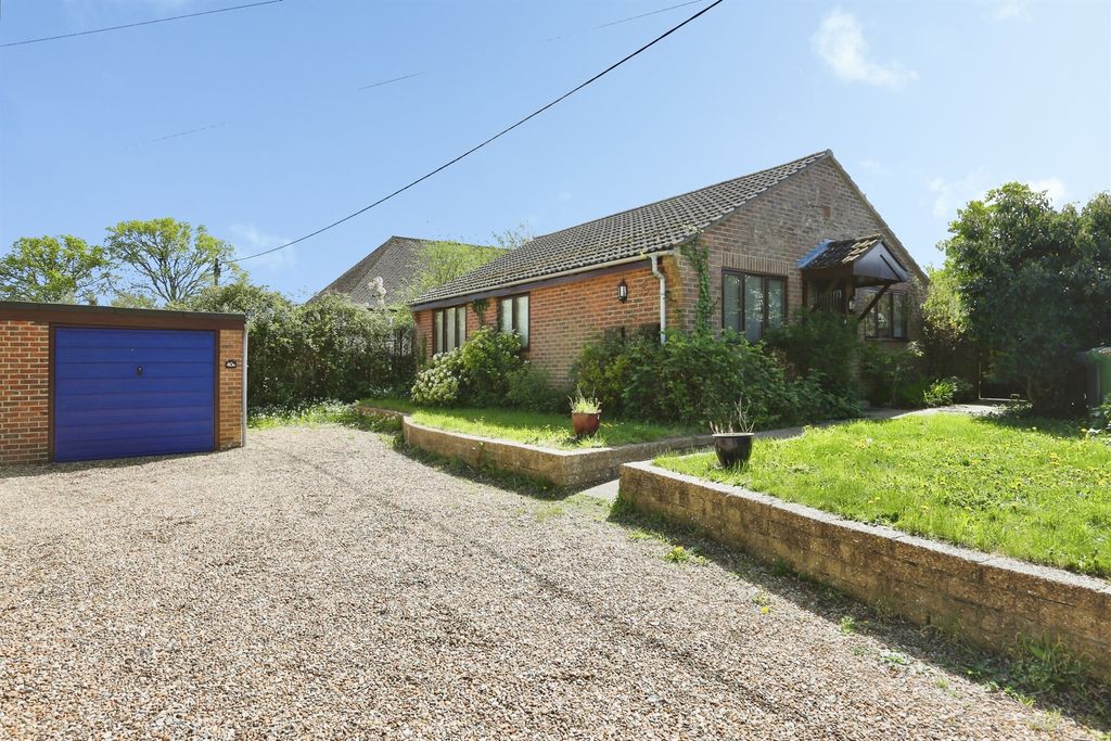 3 bed detached bungalow for saleWildern Lane, Hedge End, Southampton SO30