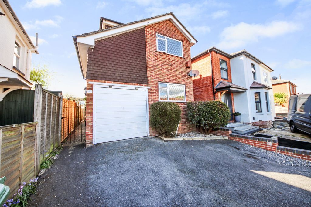 3 bed detached house for saleMiddle Road, Sholing SO19