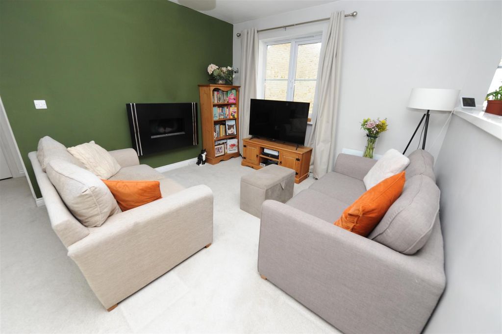1 bed flat for saleLonglands, Idle BD10 photo 2