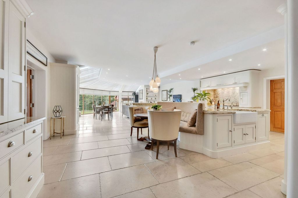 Additional image 14 of 6 bed detached house for saleChallacombe Close, Hutton Mount, Brentwood CM13