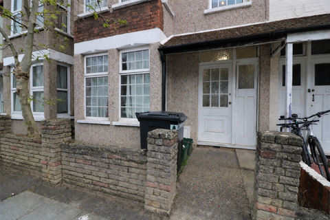 Fernlea Road, Mitcham CR4, Room to rent