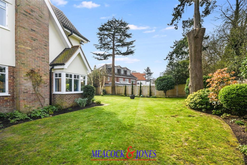 Additional image 22 of 5 bed detached house for saleRoundwood Avenue, Hutton Mount, Brentwood CM13