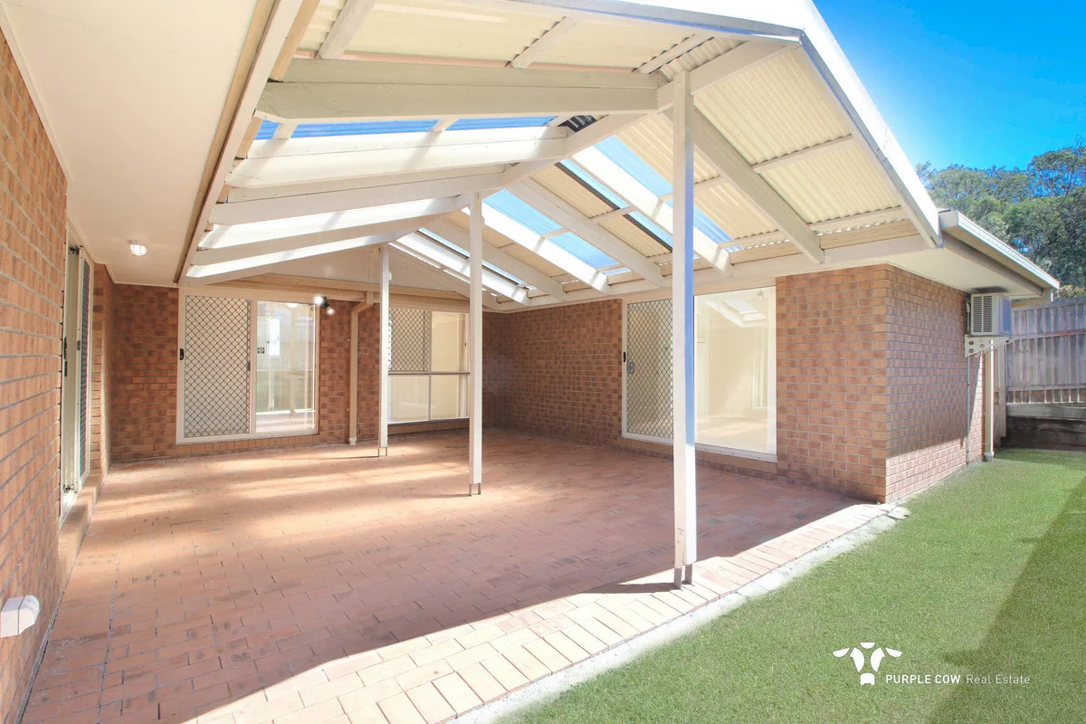4 Chatfield Close, Oxley QLD 4075 photo 2