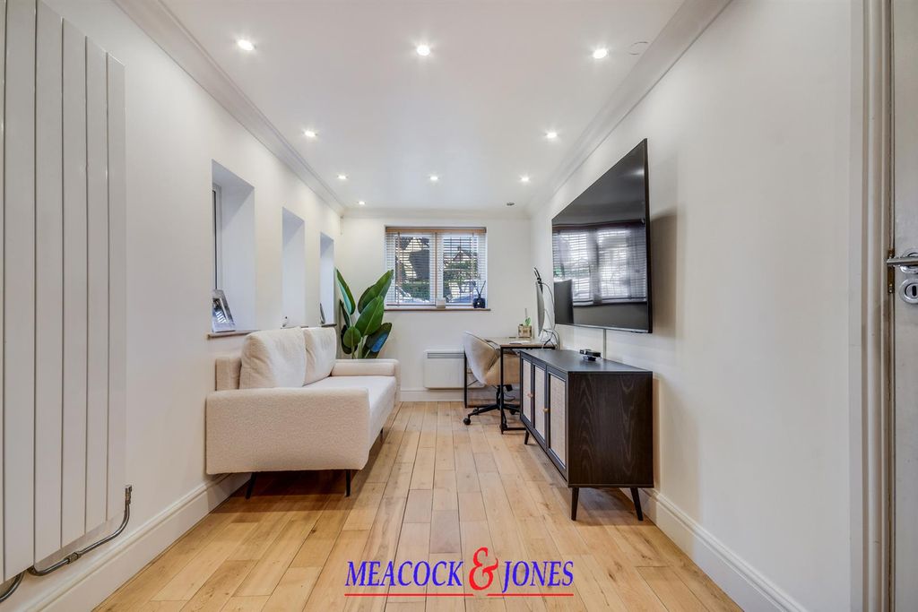 Additional image 11 of 5 bed detached house for saleMount Avenue, Hutton Mount, Brentwood CM13