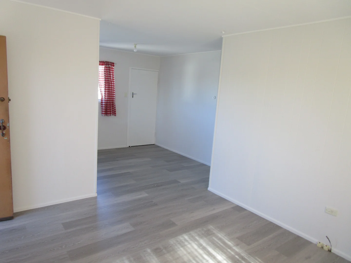 31 Spring Street, Deception Bay QLD 4508 photo 2