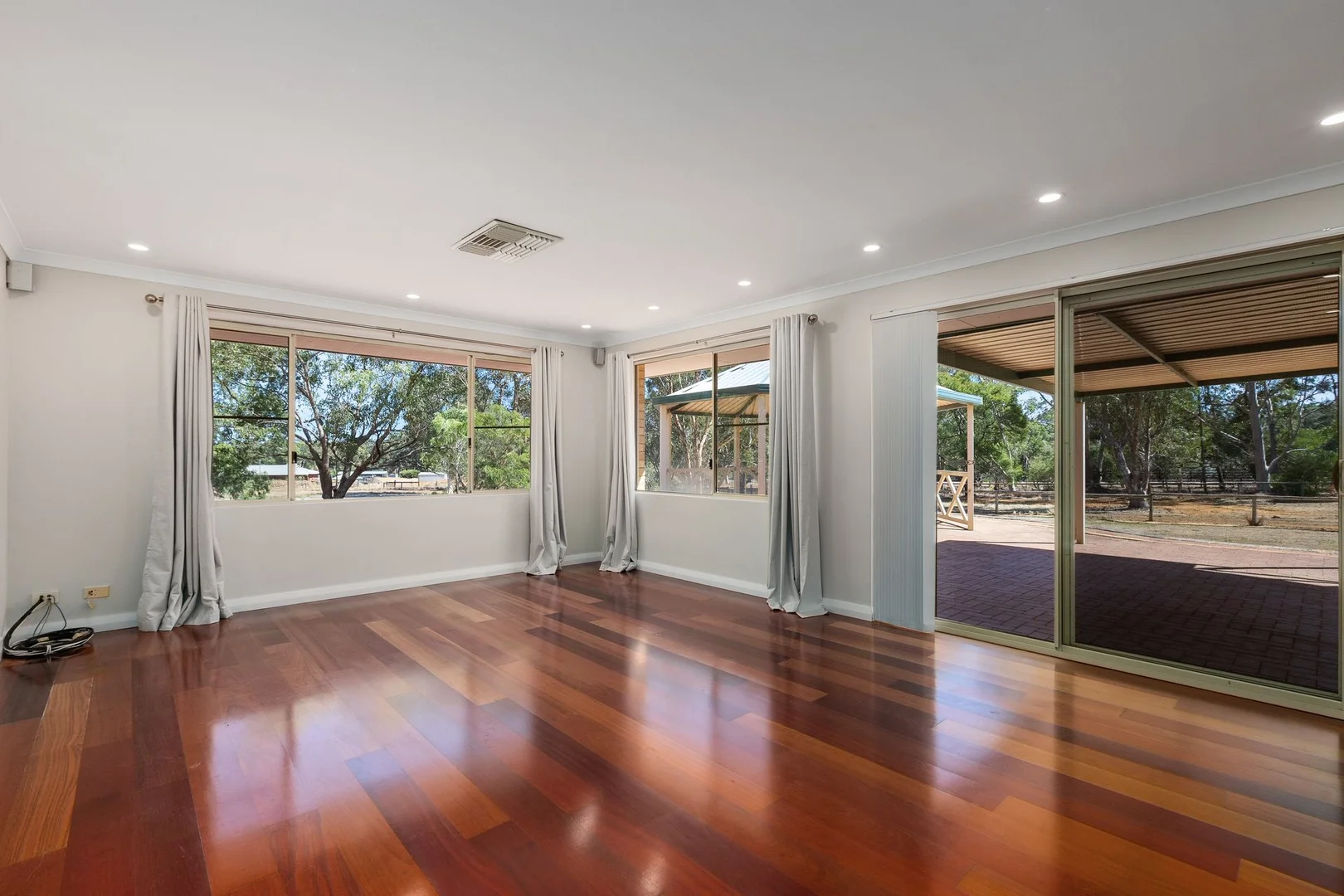 Additional image 13 of 10 College Court, Serpentine WA 6125