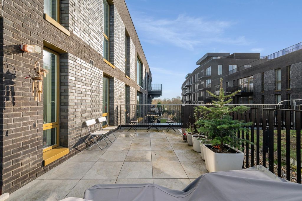 Additional image 2 of 3 bed flat for saleLewis House, The Brentford Project TW8