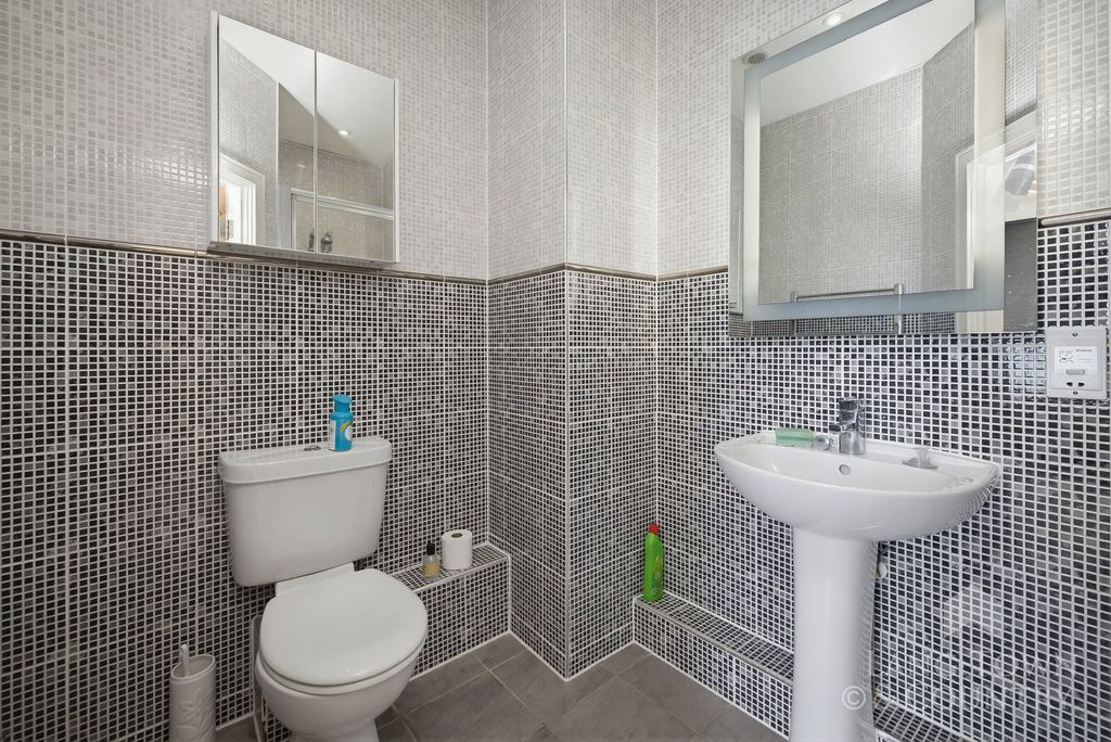 Additional image 9 of 2 bed penthouse for saleThe Azure, Cliff Road, The Hoe PL1