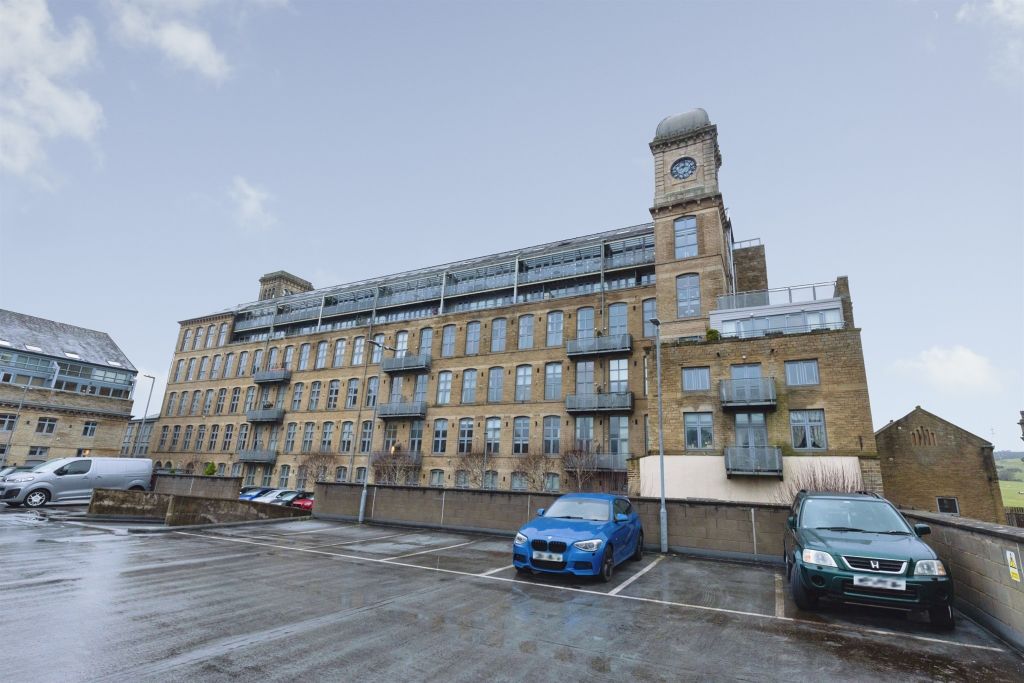 2 bed flat for salePark Road, Elland HX5