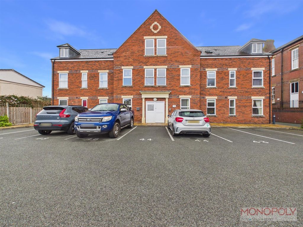 2 bed flat for saleCorunna Court, Wrexham LL13