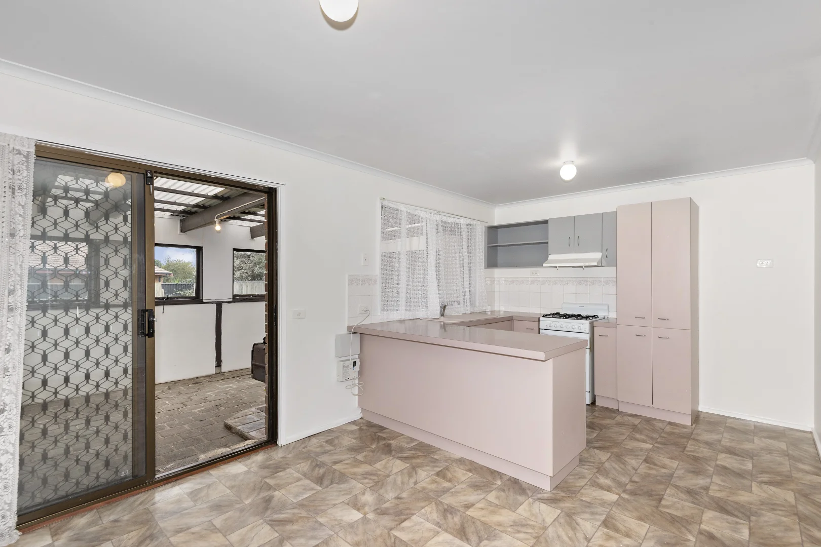 11 Glenn Close, Cranbourne West VIC 3977 photo 2