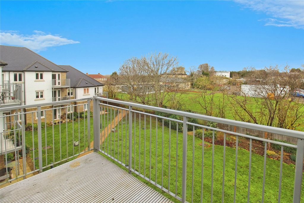 2 bed flat for saleApplegate House, Trowbridge BA14 photo 2