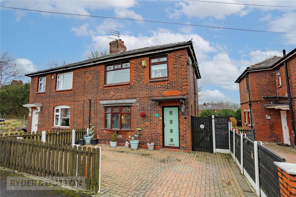 3 bed semi-detached house for saleSycamore Avenue, Greenacres, Oldham OL4