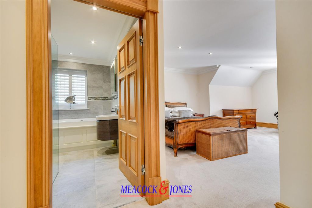 Additional image 28 of 6 bed detached house for saleChallacombe Close, Hutton Mount, Brentwood CM13