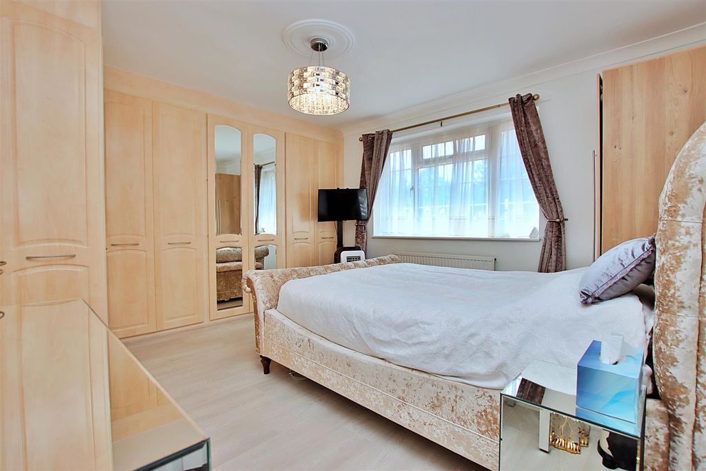 Additional image 15 of 4 bed semi-detached house for saleTheobald Street, Borehamwood WD6
