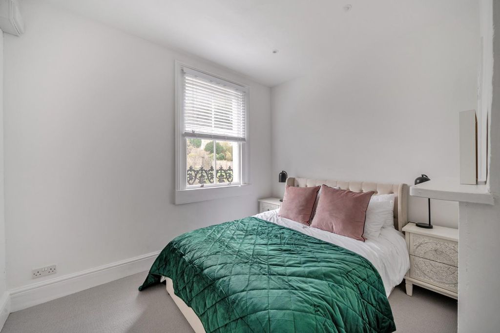 Additional image 11 of 2 bed flat for saleCalton Road, Lyncombe, Bath BA2