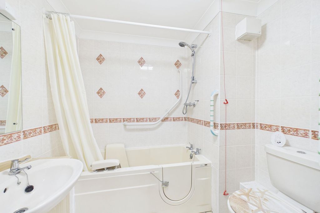 Additional image 9 of 2 bed flat for saleHanbury Court, Thetford IP24