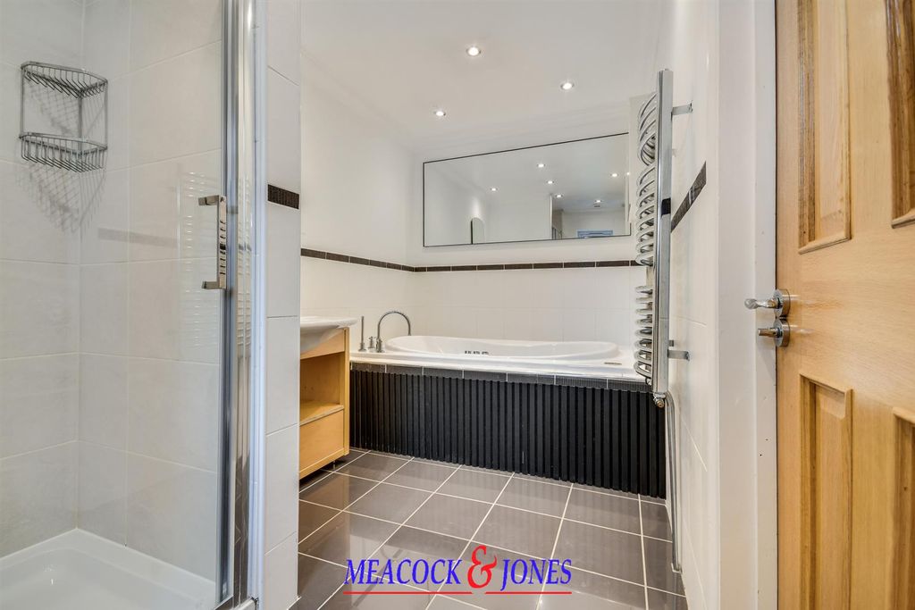 Additional image 17 of 5 bed detached house for saleMount Avenue, Hutton Mount, Brentwood CM13